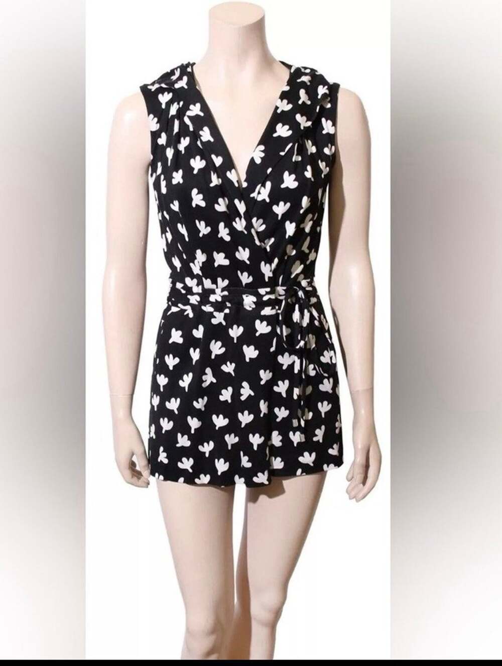 Diane Von Furstenberg Silk Ashley Hooded Romper black white size 4 like new